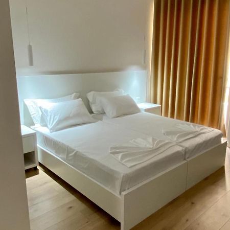 Violet'S Boutique Apartments ساراندا المظهر الخارجي الصورة