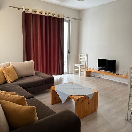 Violet'S Boutique Apartments ساراندا المظهر الخارجي الصورة