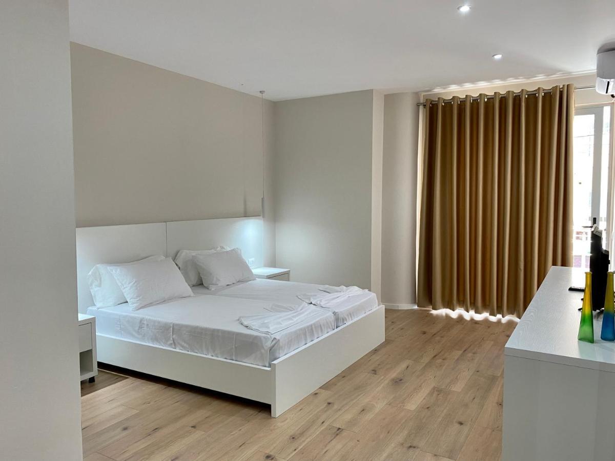 Violet'S Boutique Apartments ساراندا المظهر الخارجي الصورة