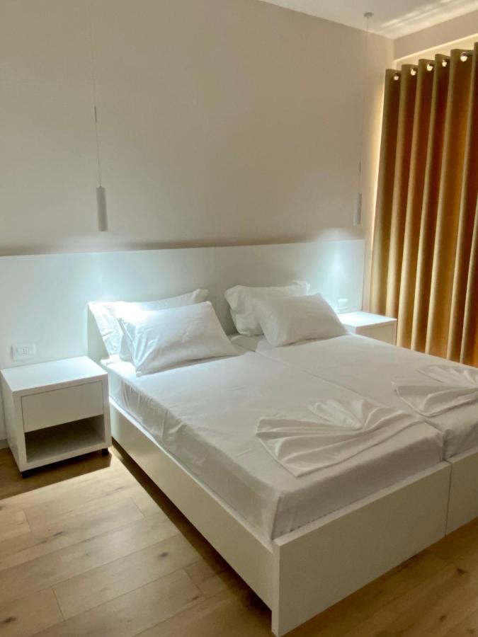 Violet'S Boutique Apartments ساراندا المظهر الخارجي الصورة