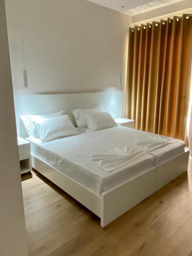 Violet'S Boutique Apartments ساراندا المظهر الخارجي الصورة