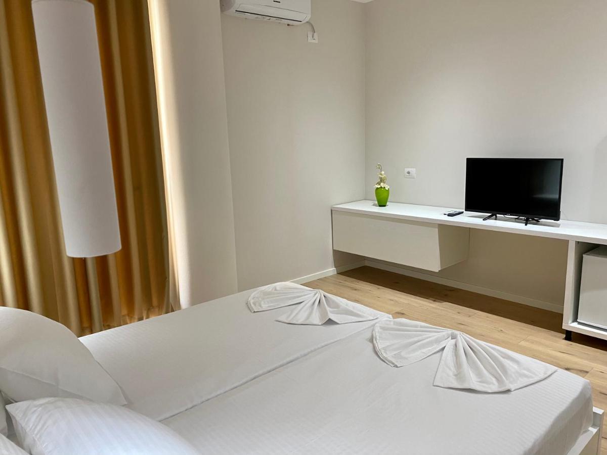 Violet'S Boutique Apartments ساراندا المظهر الخارجي الصورة
