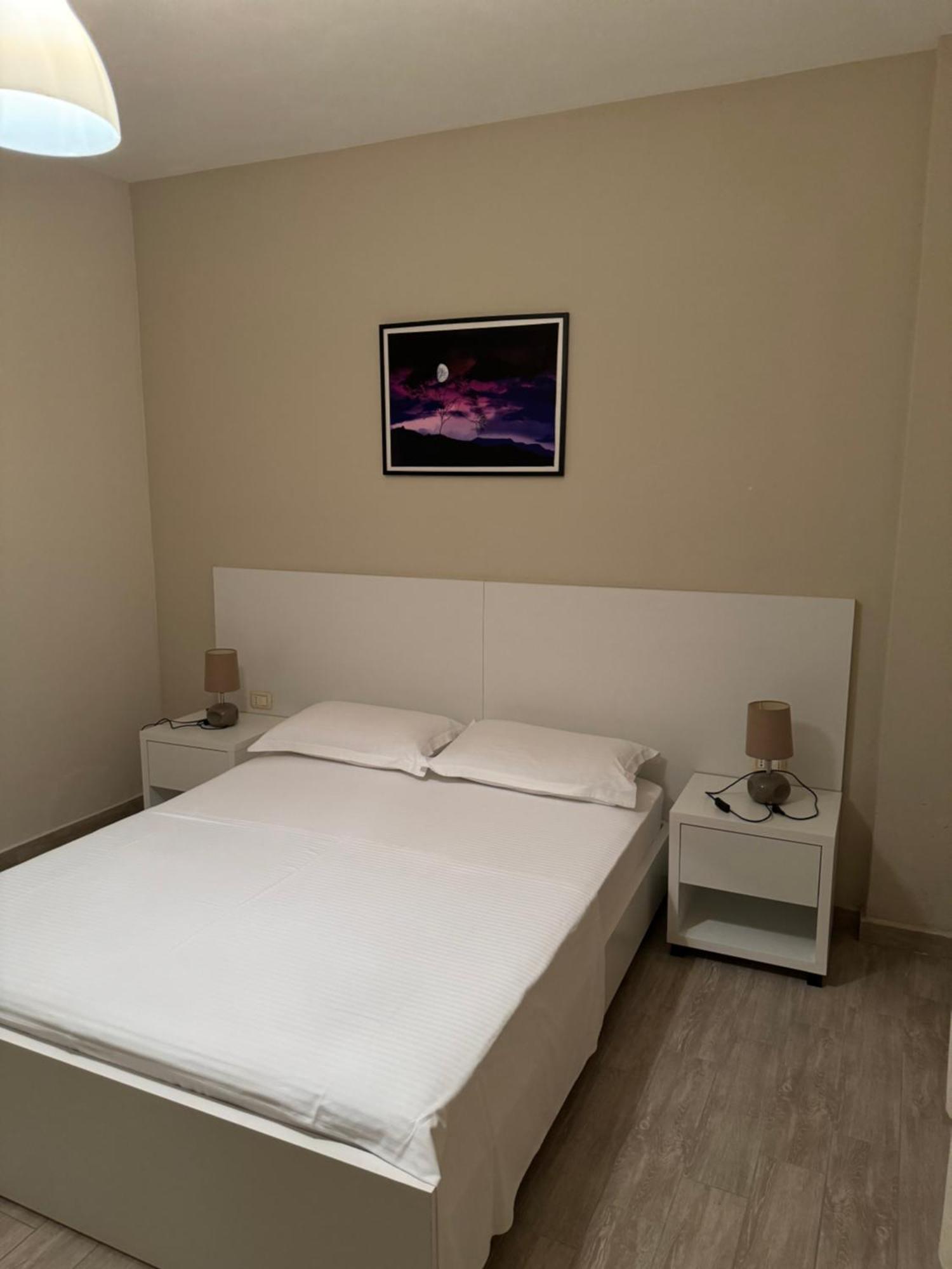 Violet'S Boutique Apartments ساراندا المظهر الخارجي الصورة