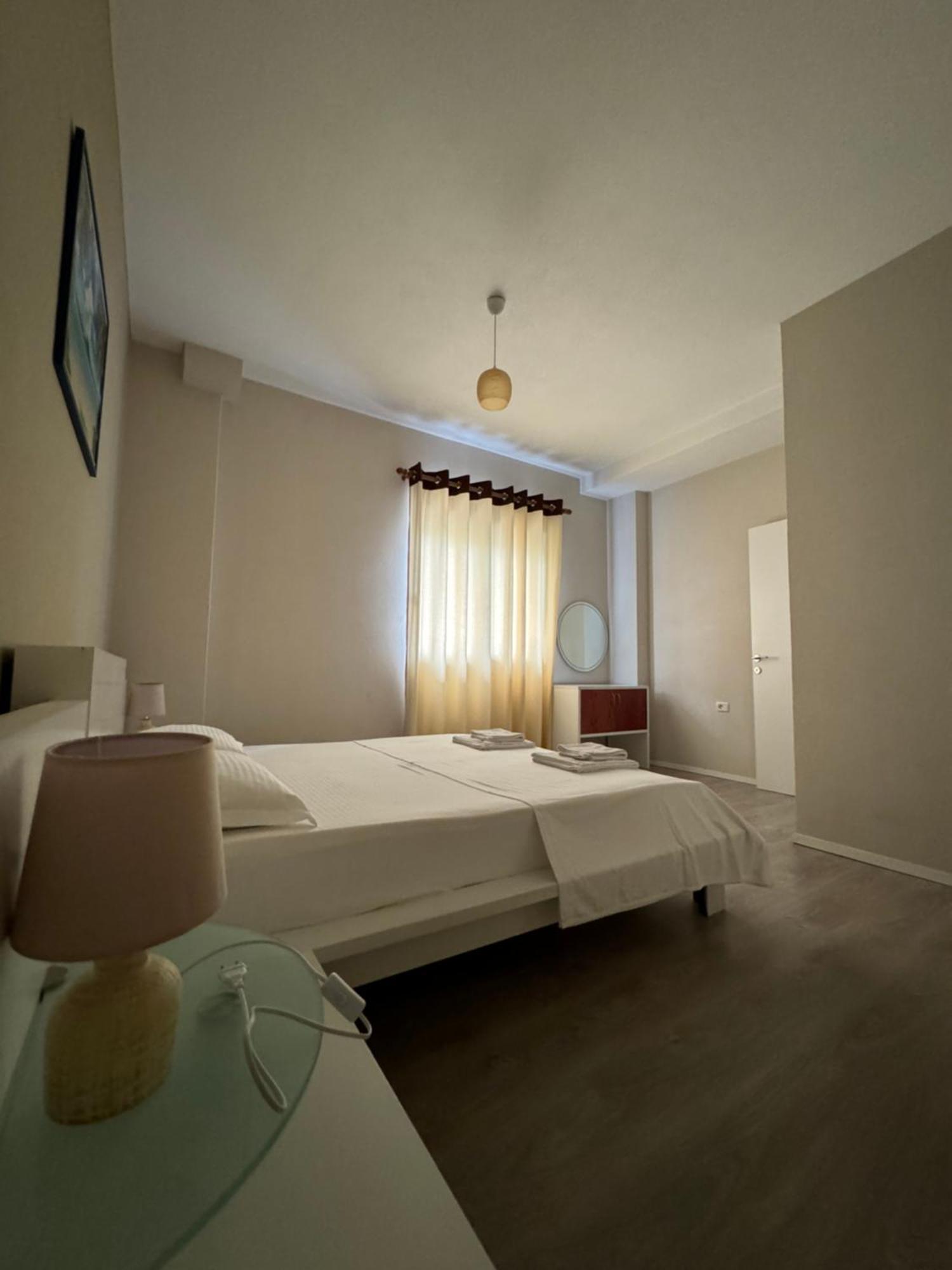 Violet'S Boutique Apartments ساراندا المظهر الخارجي الصورة
