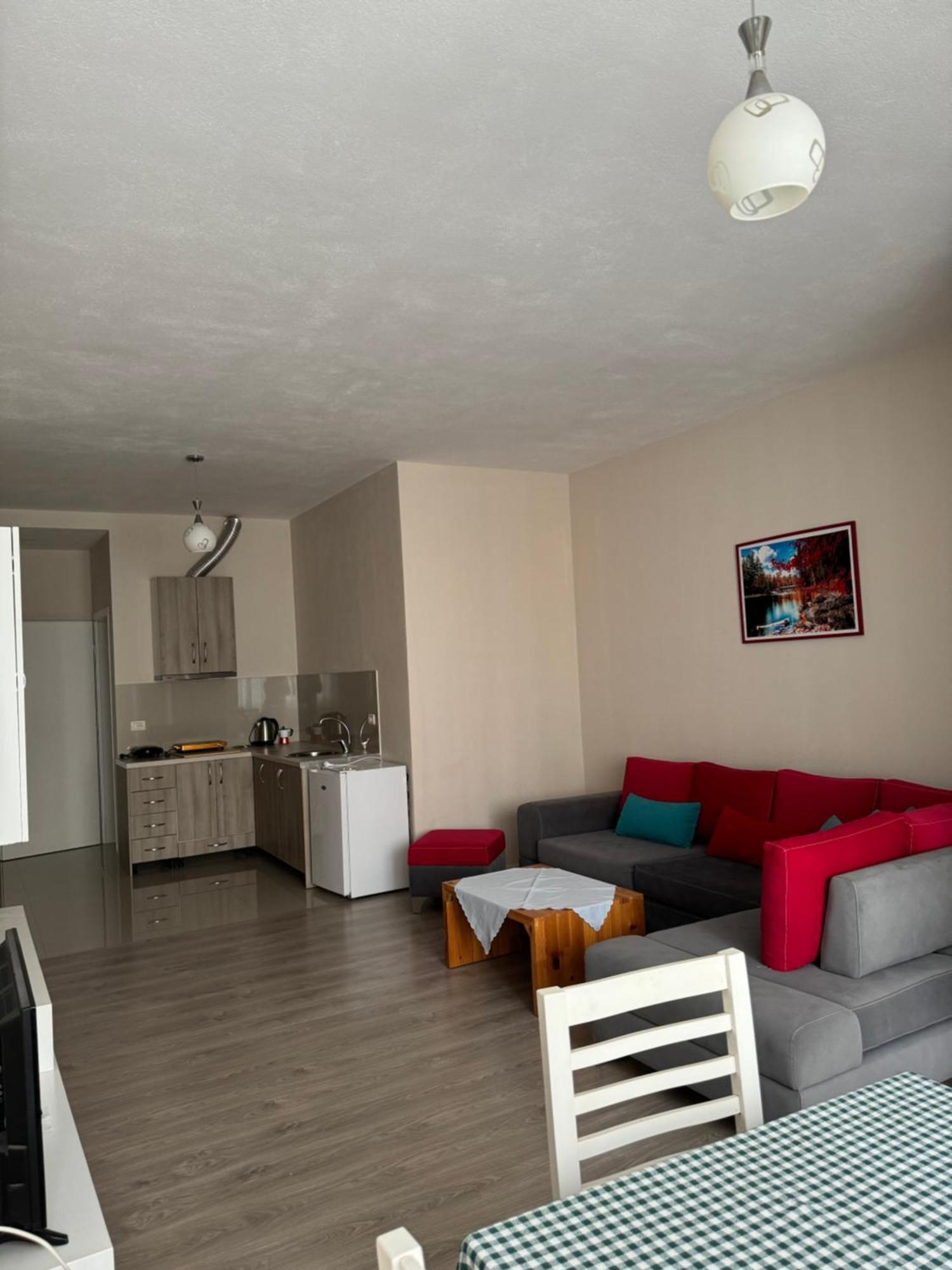 Violet'S Boutique Apartments ساراندا المظهر الخارجي الصورة