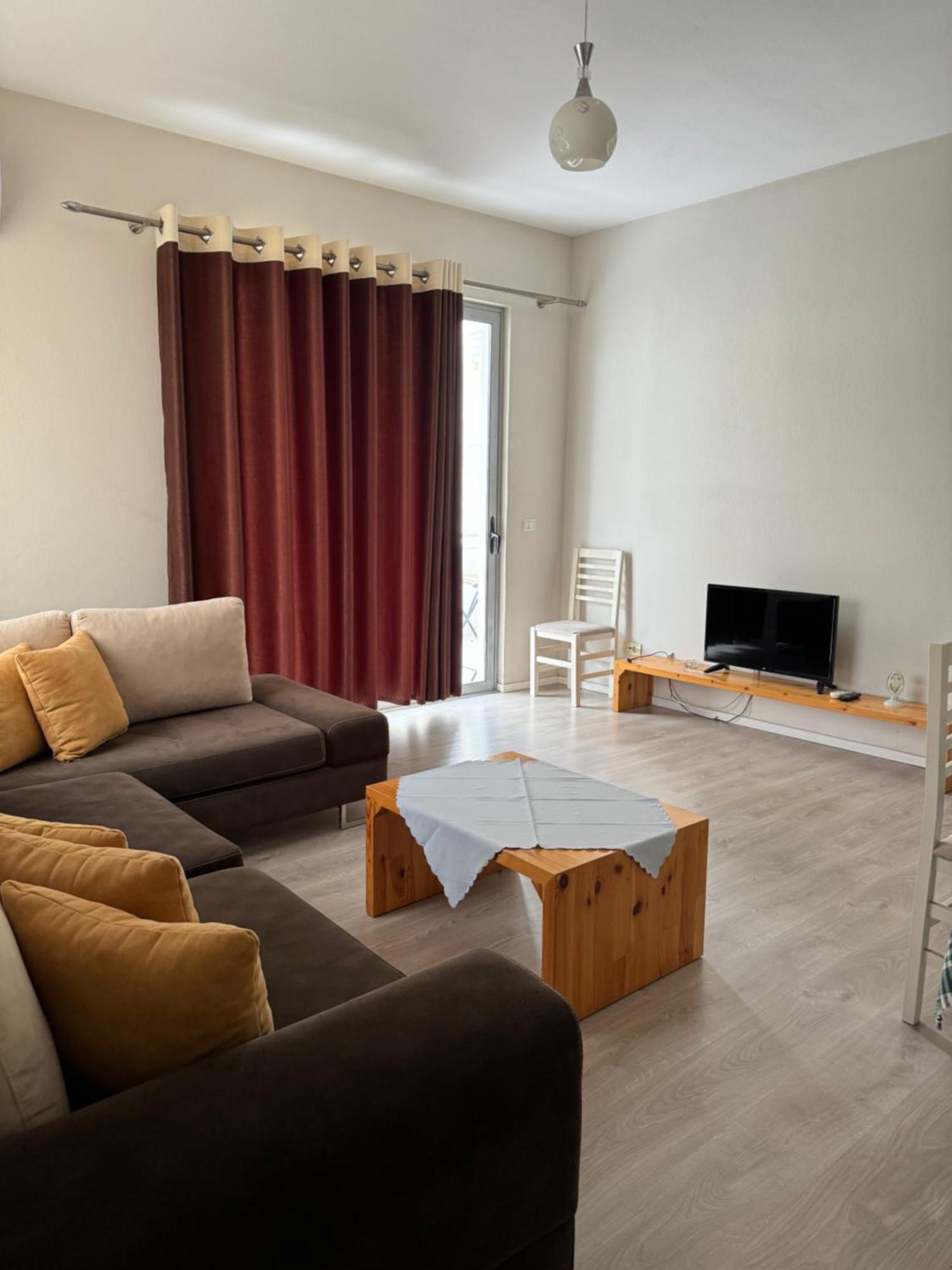 Violet'S Boutique Apartments ساراندا المظهر الخارجي الصورة