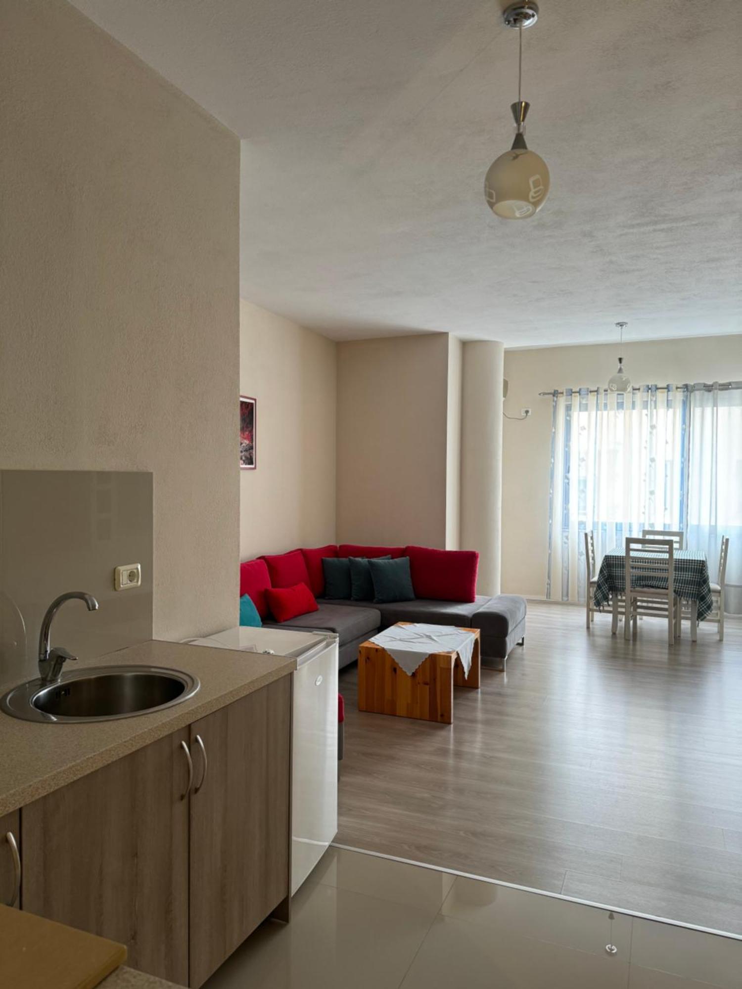 Violet'S Boutique Apartments ساراندا المظهر الخارجي الصورة