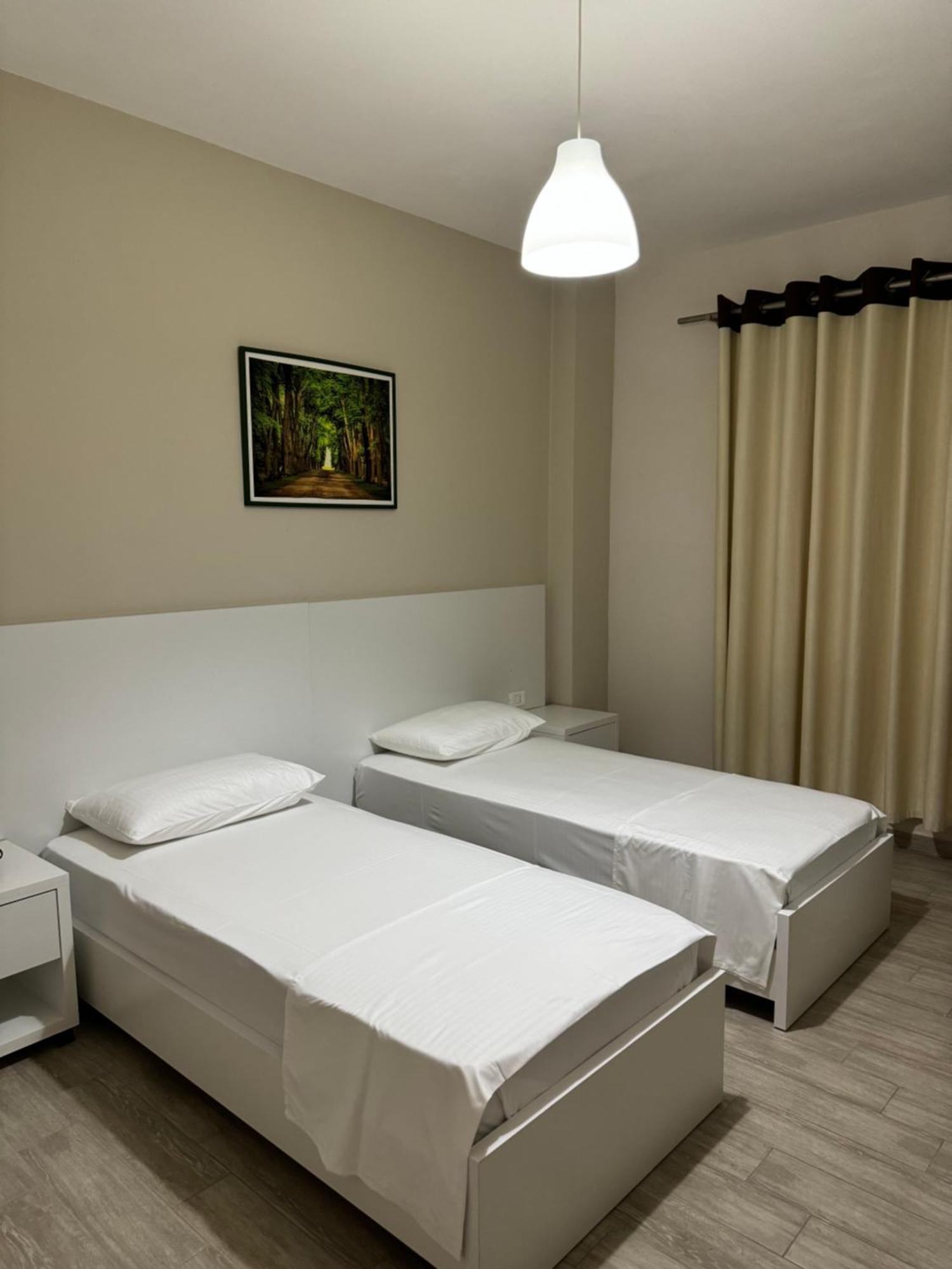 Violet'S Boutique Apartments ساراندا المظهر الخارجي الصورة