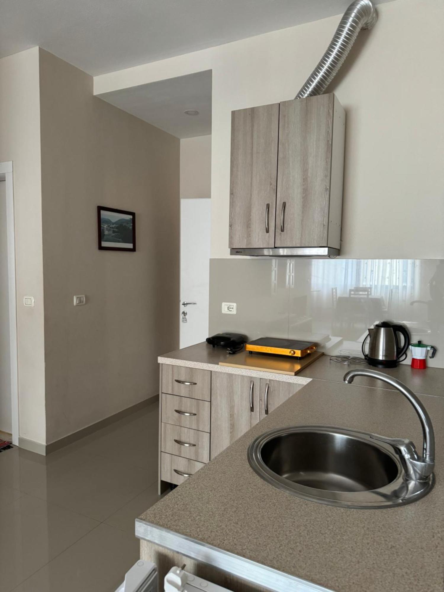 Violet'S Boutique Apartments ساراندا المظهر الخارجي الصورة