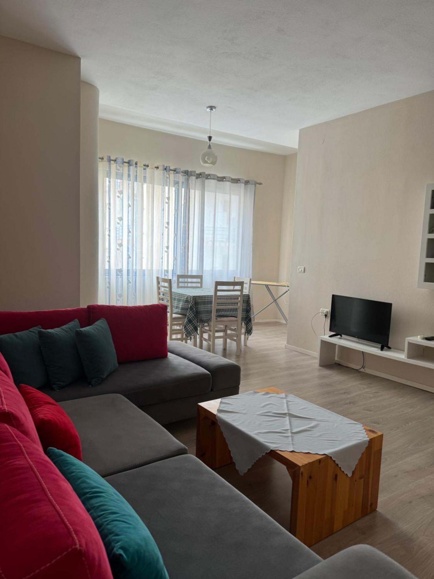 Violet'S Boutique Apartments ساراندا المظهر الخارجي الصورة