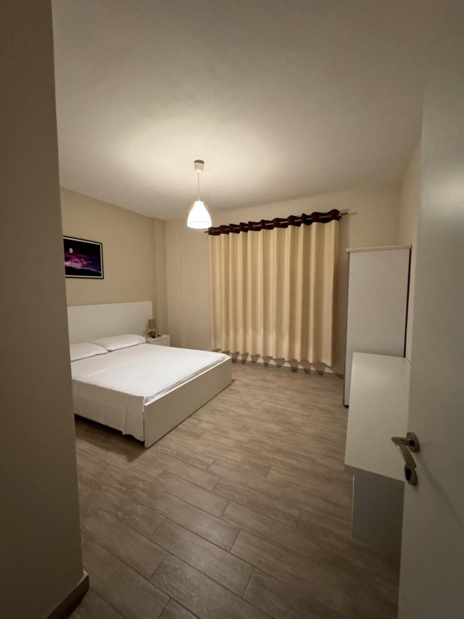 Violet'S Boutique Apartments ساراندا المظهر الخارجي الصورة