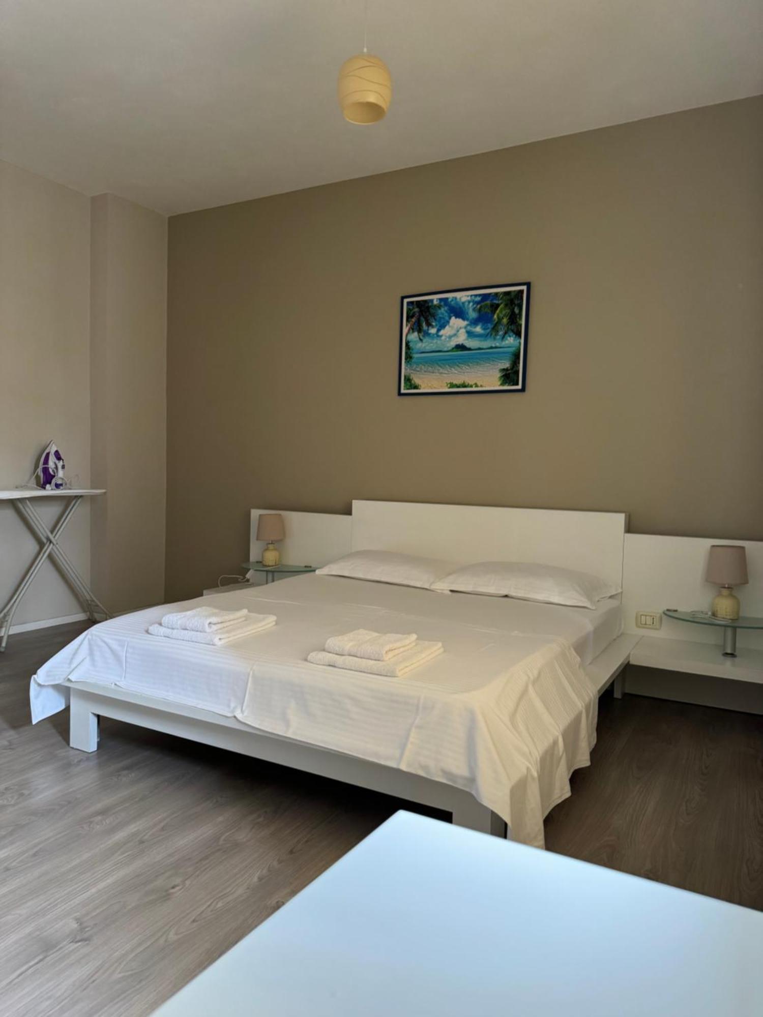 Violet'S Boutique Apartments ساراندا المظهر الخارجي الصورة