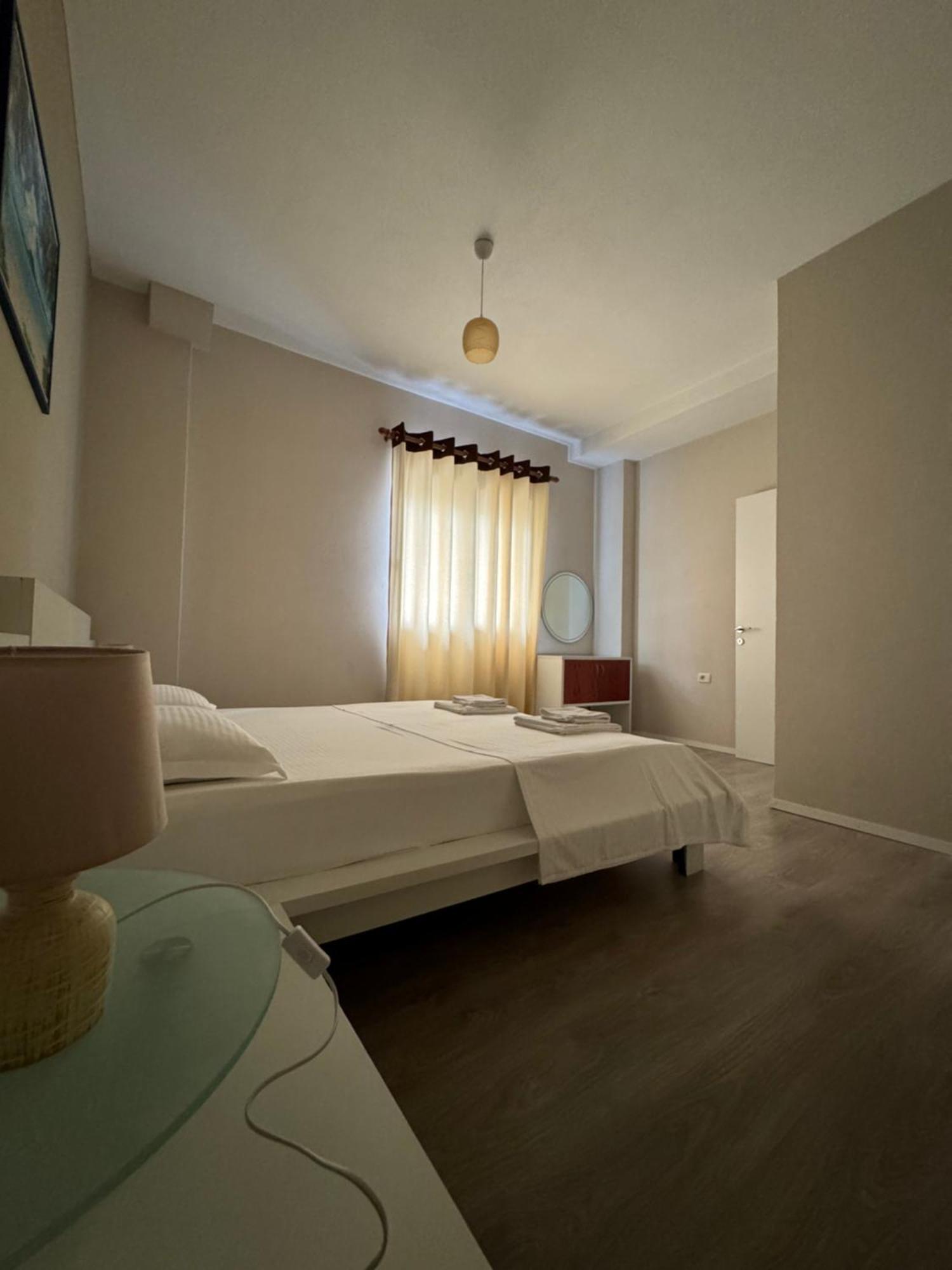 Violet'S Boutique Apartments ساراندا المظهر الخارجي الصورة