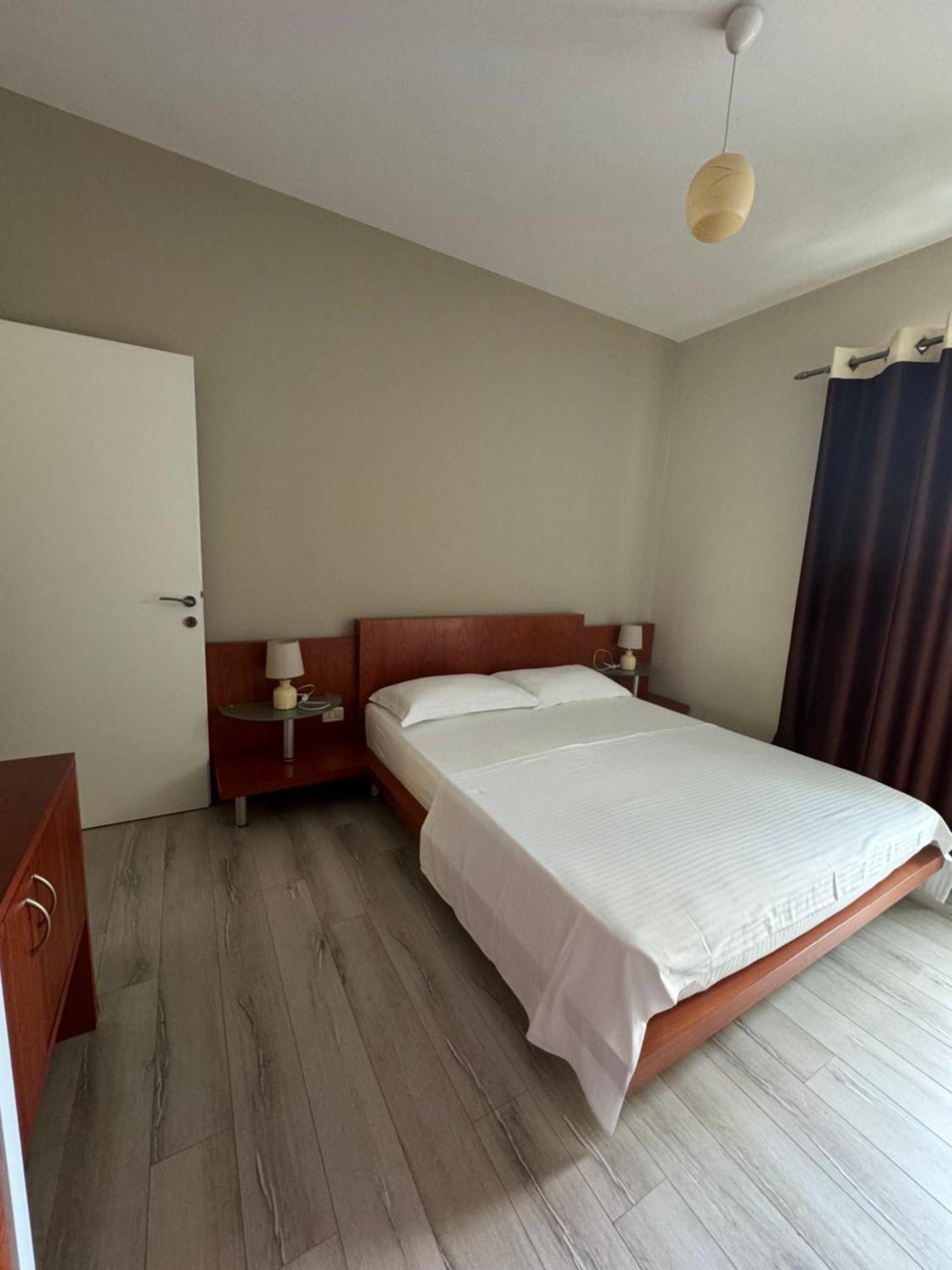 Violet'S Boutique Apartments ساراندا المظهر الخارجي الصورة