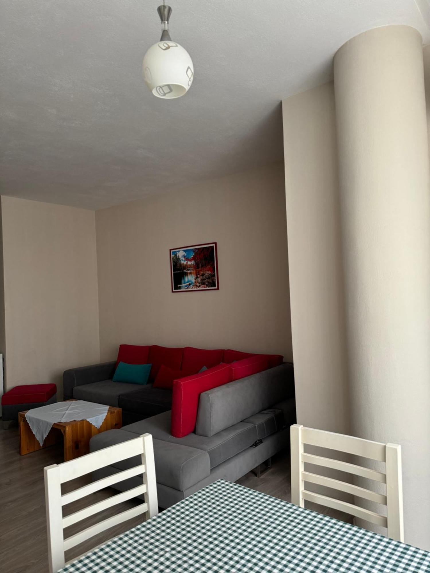Violet'S Boutique Apartments ساراندا المظهر الخارجي الصورة
