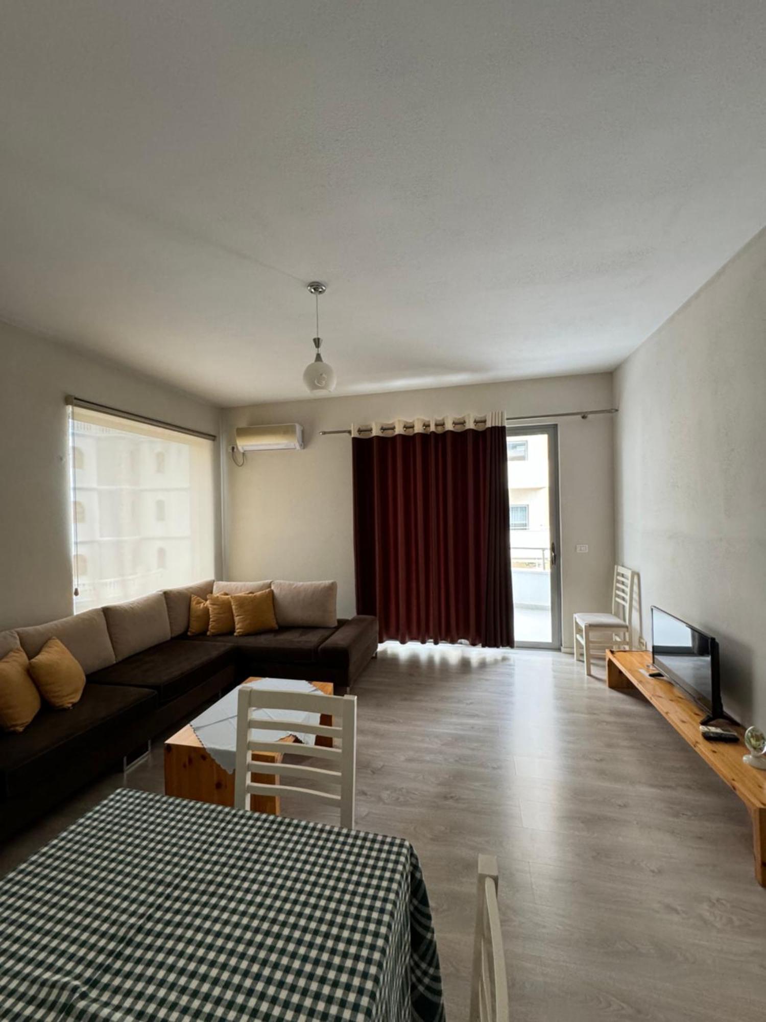 Violet'S Boutique Apartments ساراندا المظهر الخارجي الصورة