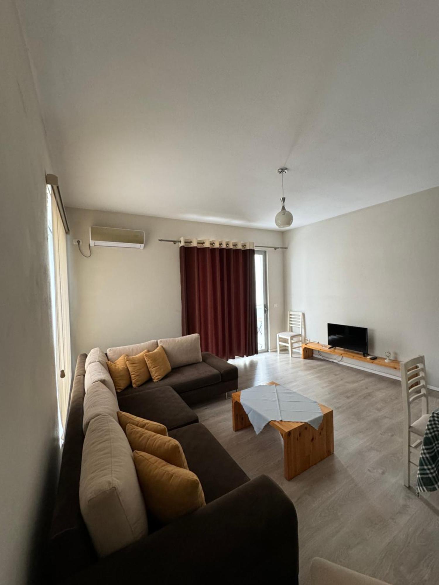 Violet'S Boutique Apartments ساراندا المظهر الخارجي الصورة