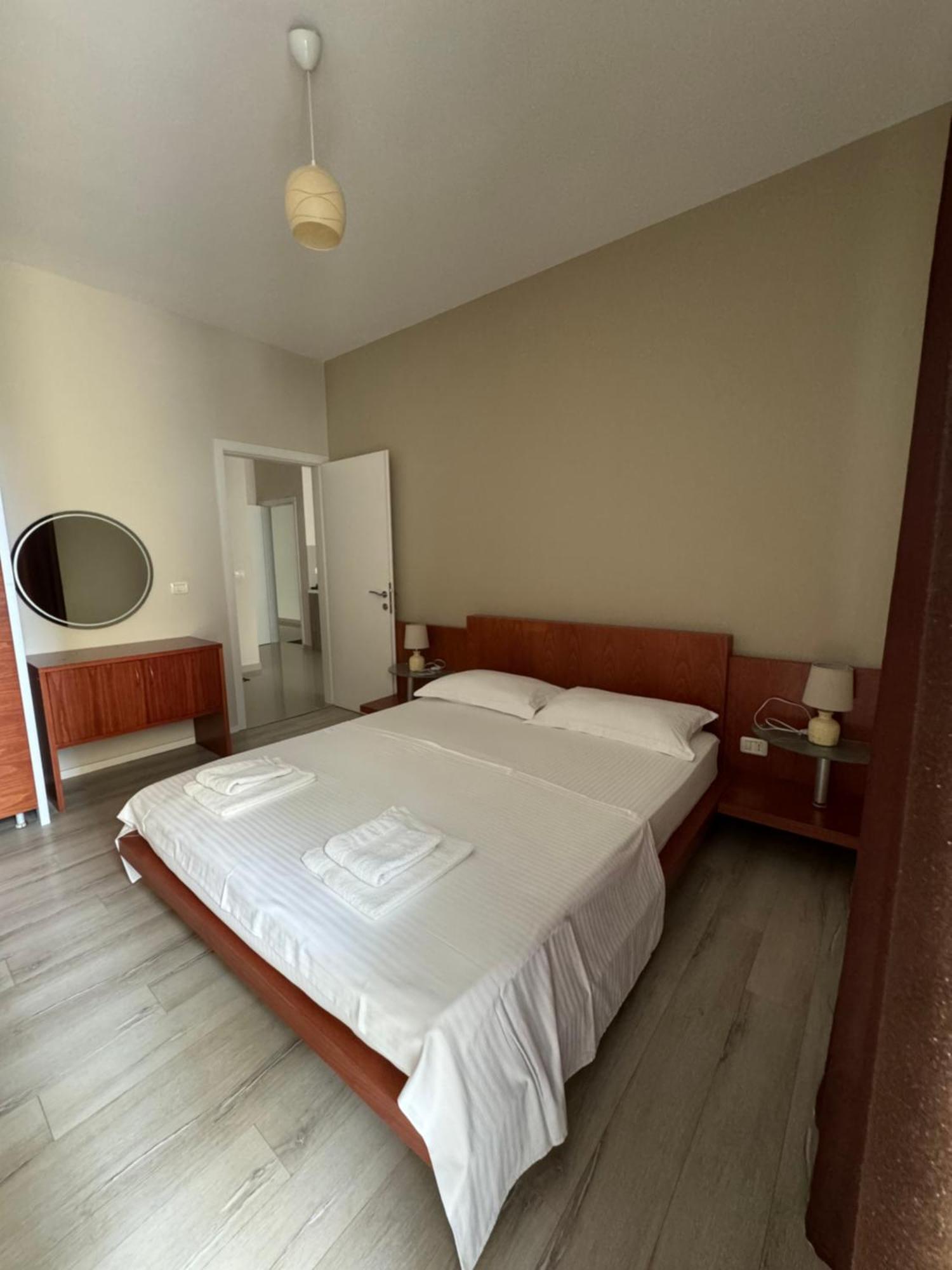 Violet'S Boutique Apartments ساراندا المظهر الخارجي الصورة