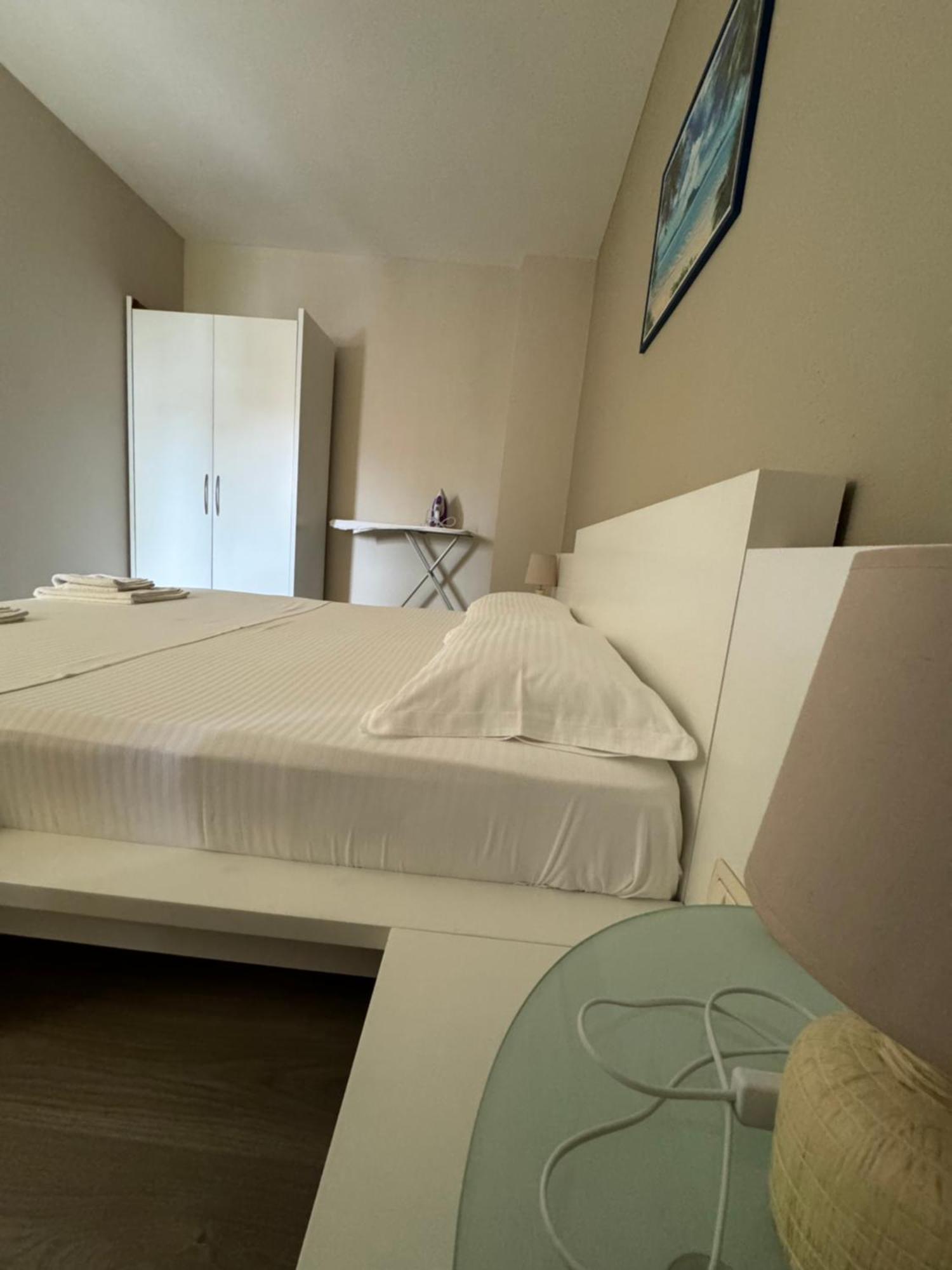 Violet'S Boutique Apartments ساراندا المظهر الخارجي الصورة