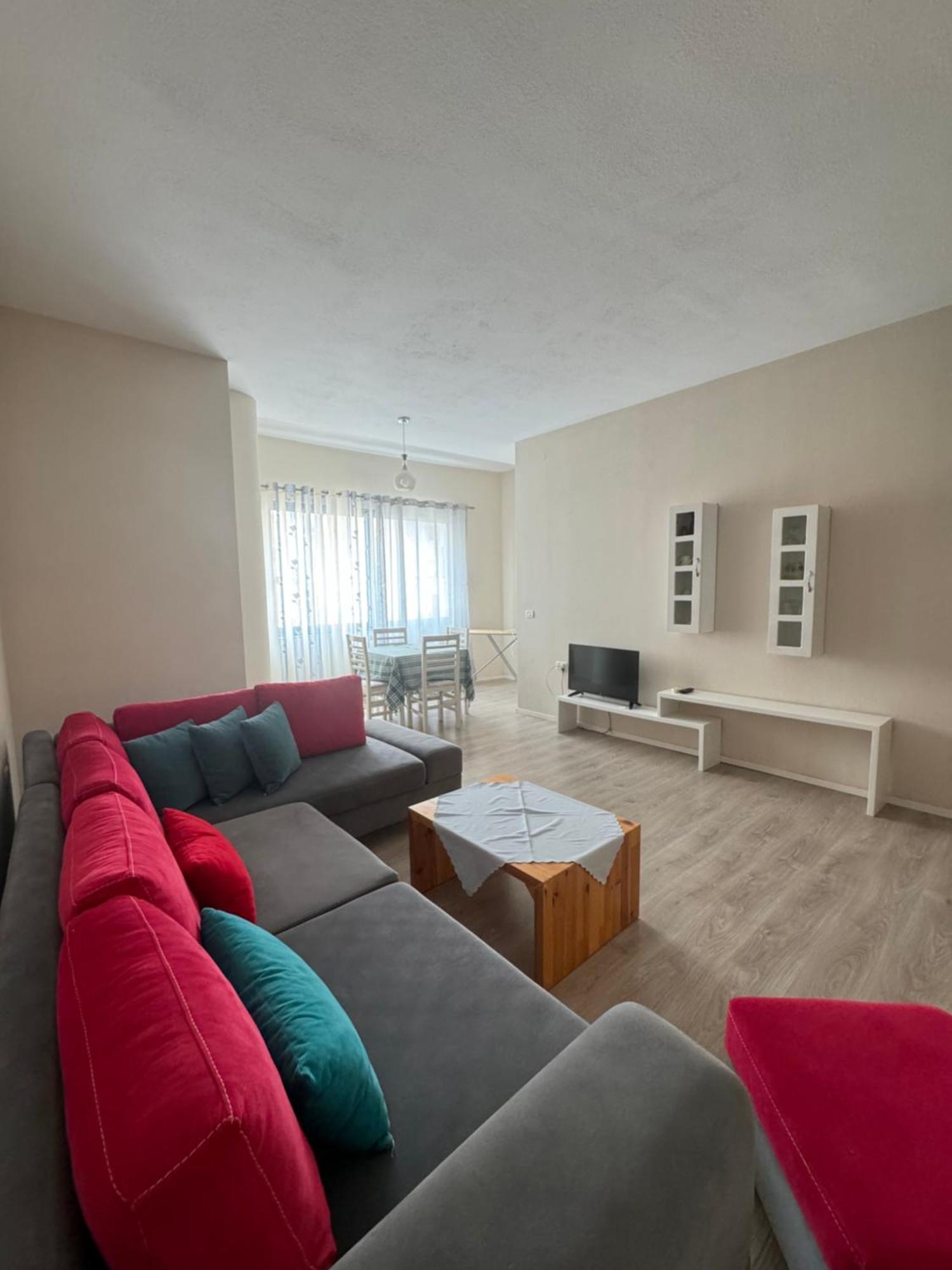 Violet'S Boutique Apartments ساراندا المظهر الخارجي الصورة