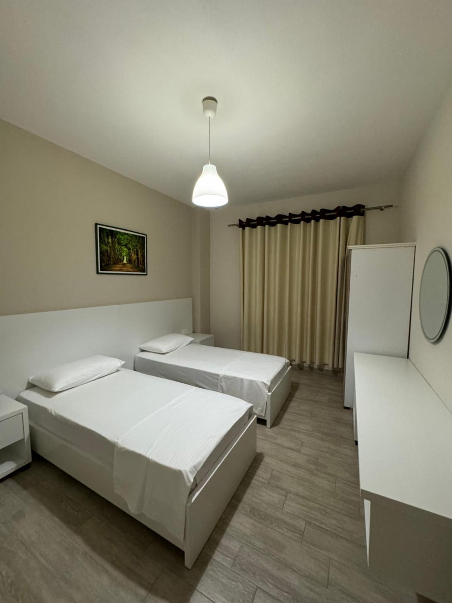 Violet'S Boutique Apartments ساراندا المظهر الخارجي الصورة