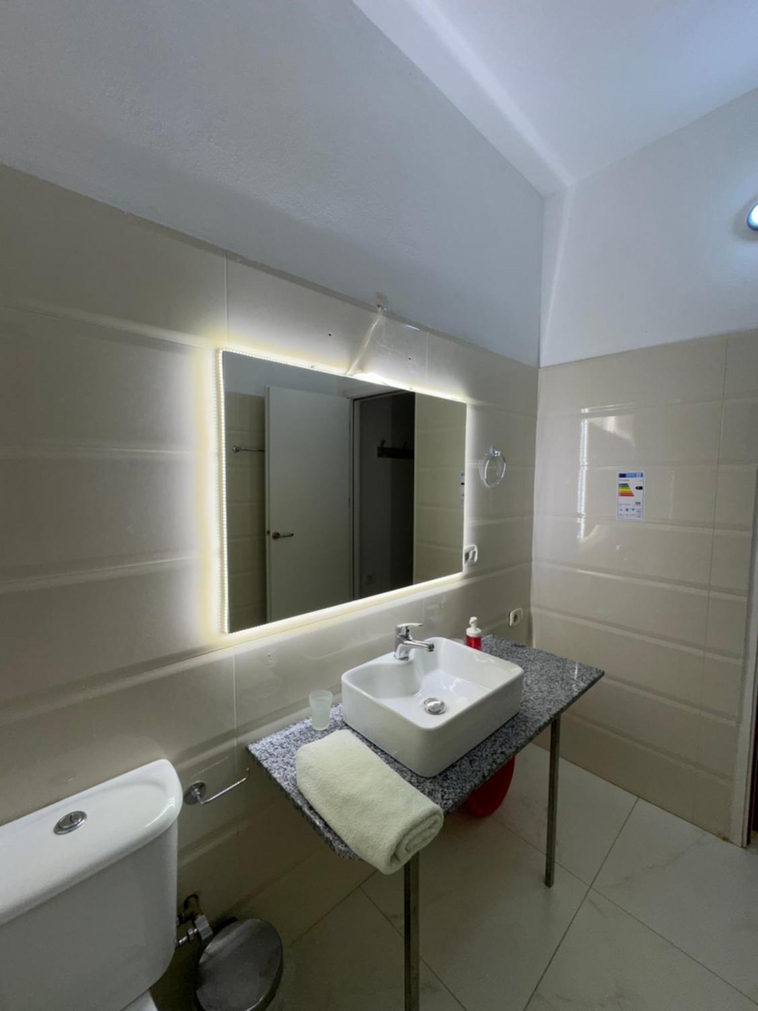Violet'S Boutique Apartments ساراندا المظهر الخارجي الصورة