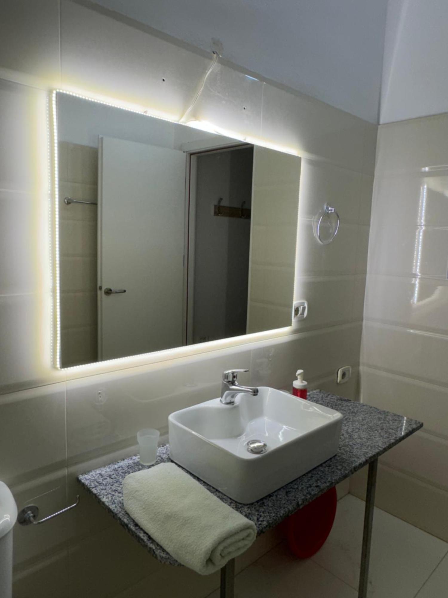 Violet'S Boutique Apartments ساراندا المظهر الخارجي الصورة