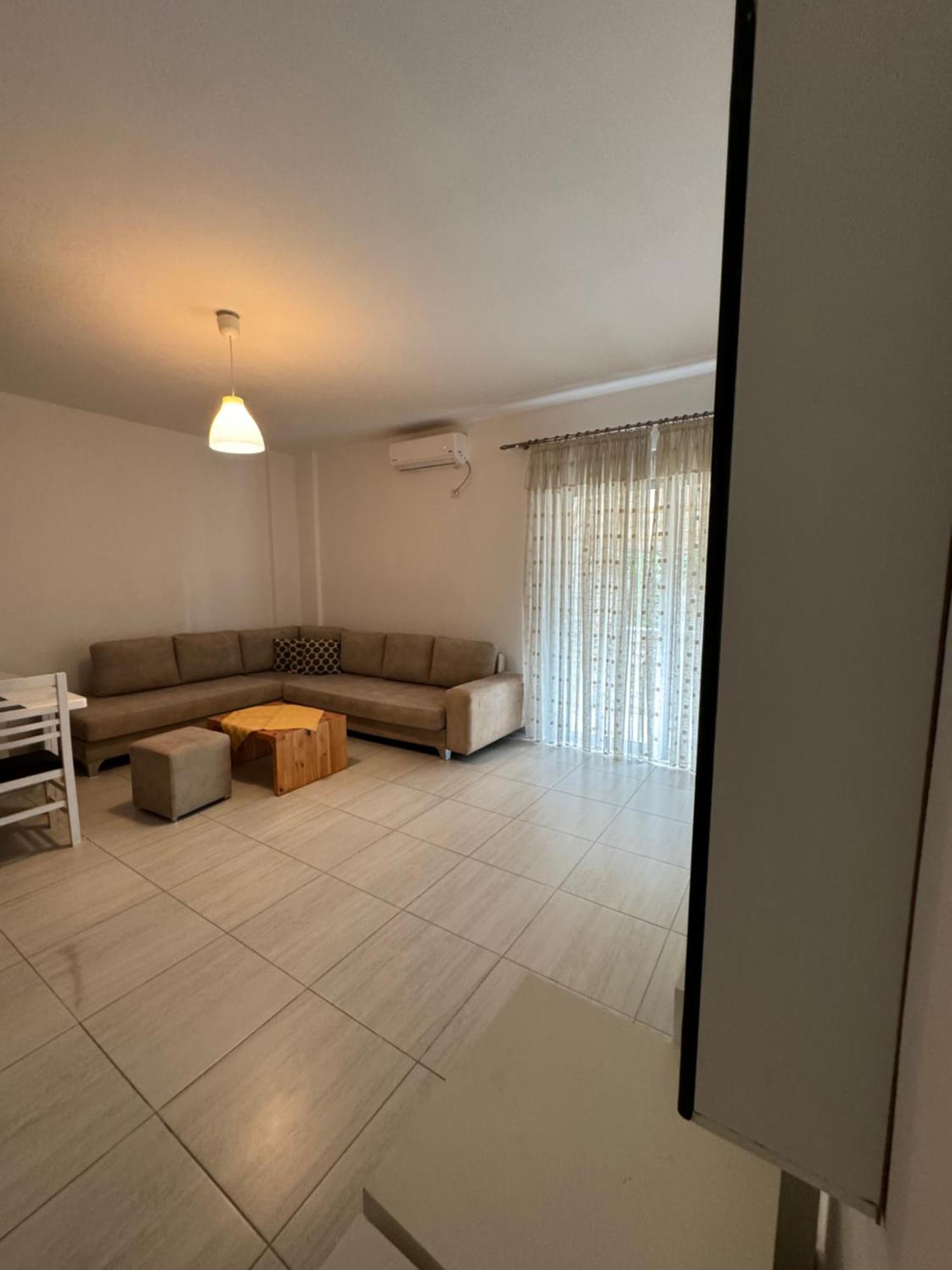Violet'S Boutique Apartments ساراندا المظهر الخارجي الصورة
