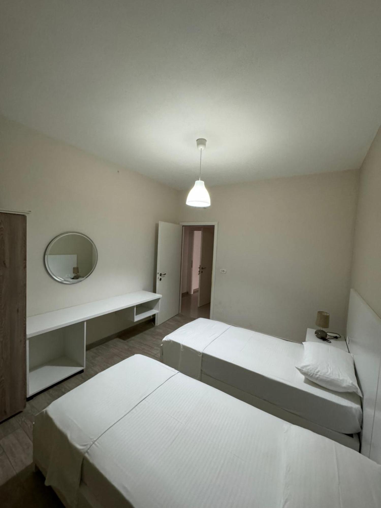 Violet'S Boutique Apartments ساراندا المظهر الخارجي الصورة