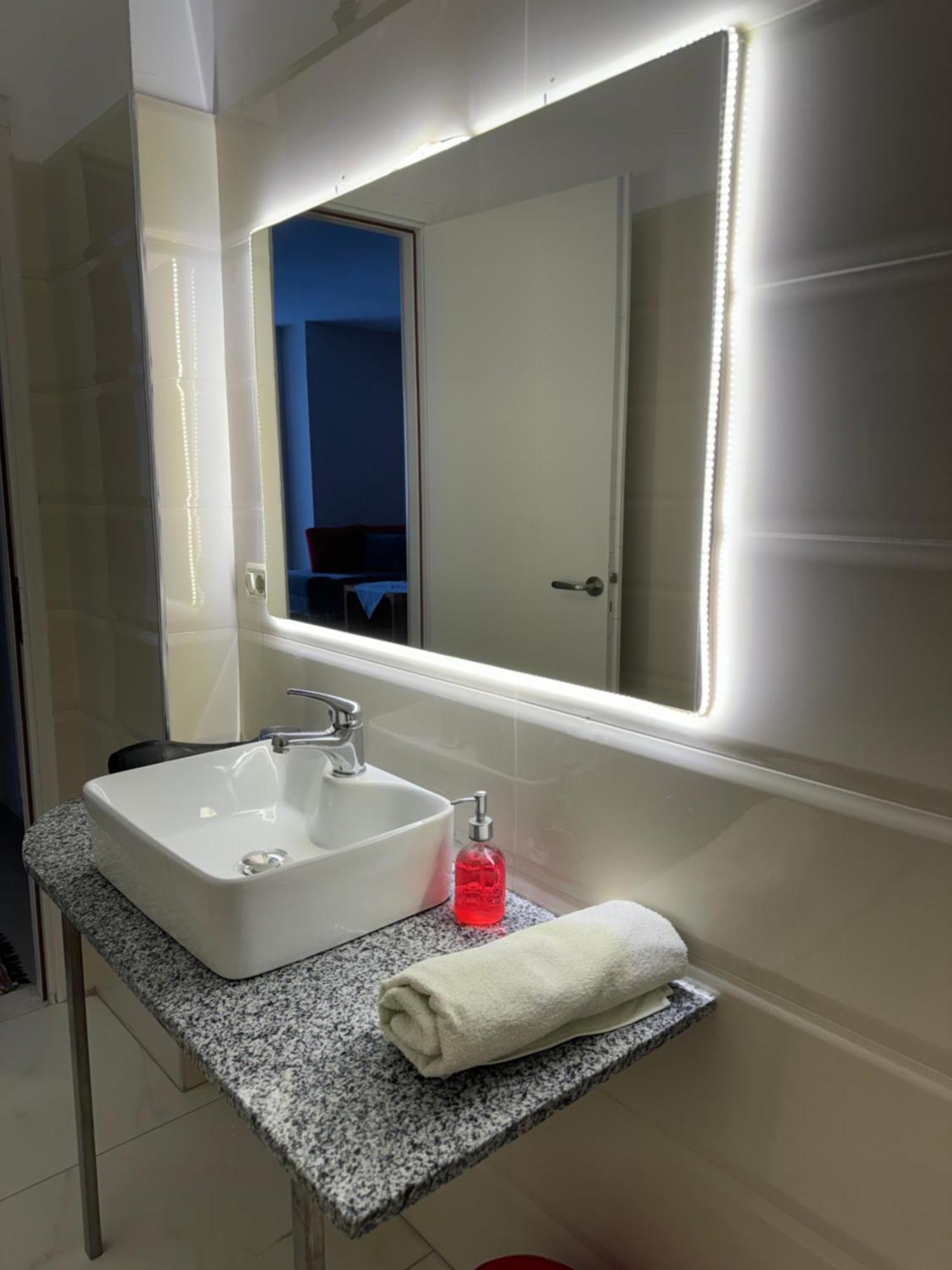 Violet'S Boutique Apartments ساراندا المظهر الخارجي الصورة