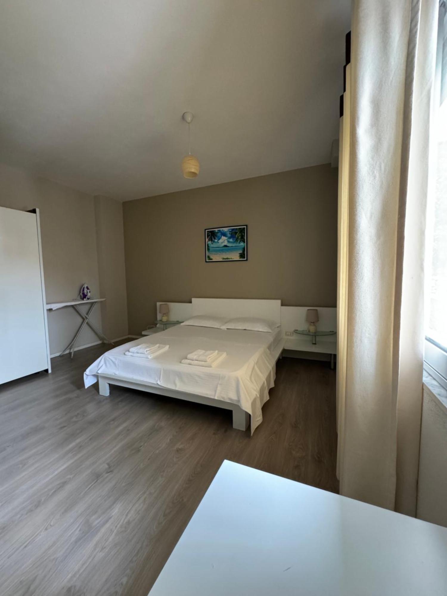 Violet'S Boutique Apartments ساراندا المظهر الخارجي الصورة