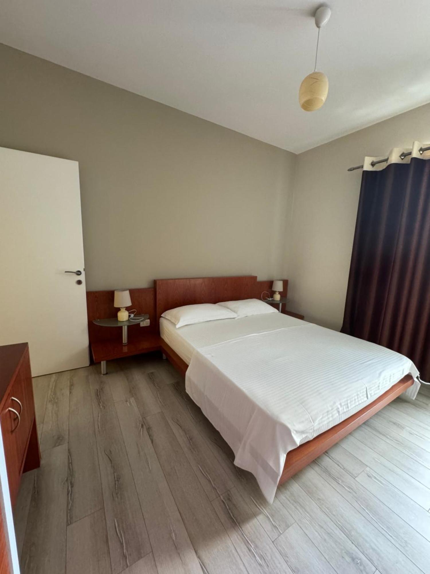 Violet'S Boutique Apartments ساراندا المظهر الخارجي الصورة