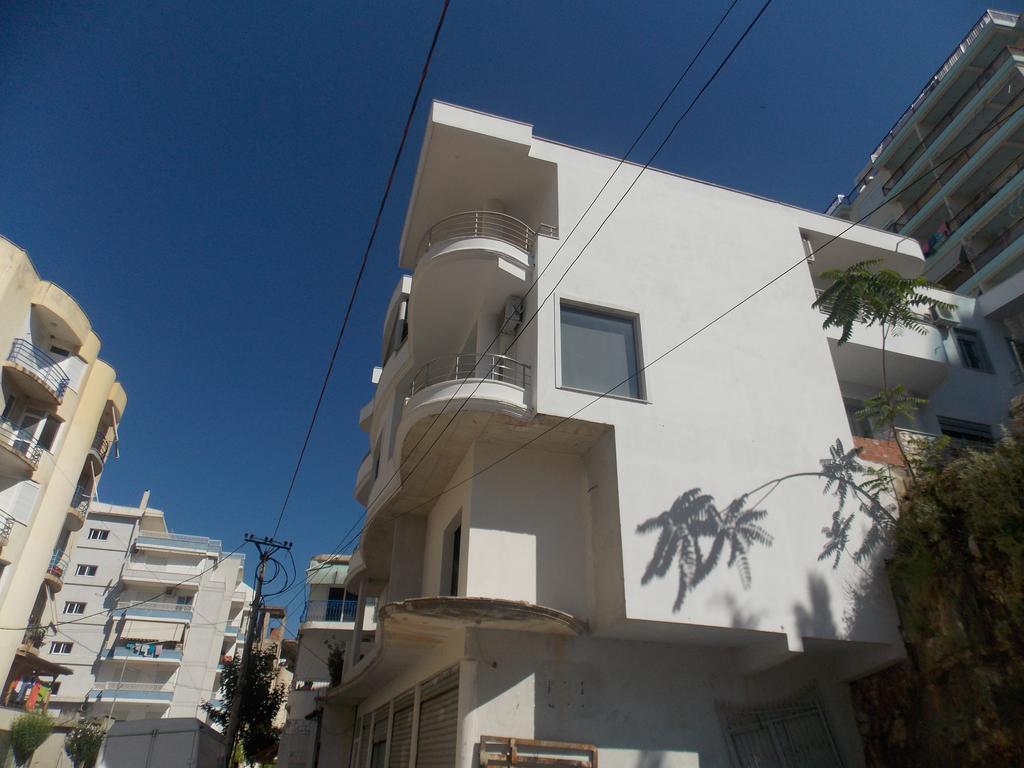 Violet'S Boutique Apartments ساراندا المظهر الخارجي الصورة
