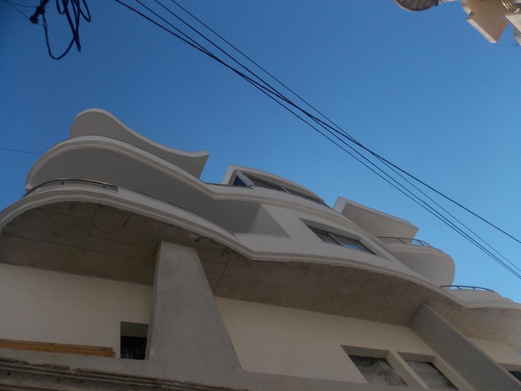 Violet'S Boutique Apartments ساراندا المظهر الخارجي الصورة