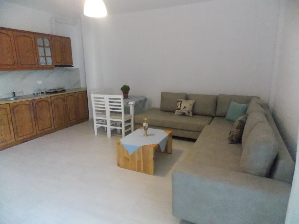Violet'S Boutique Apartments ساراندا المظهر الخارجي الصورة