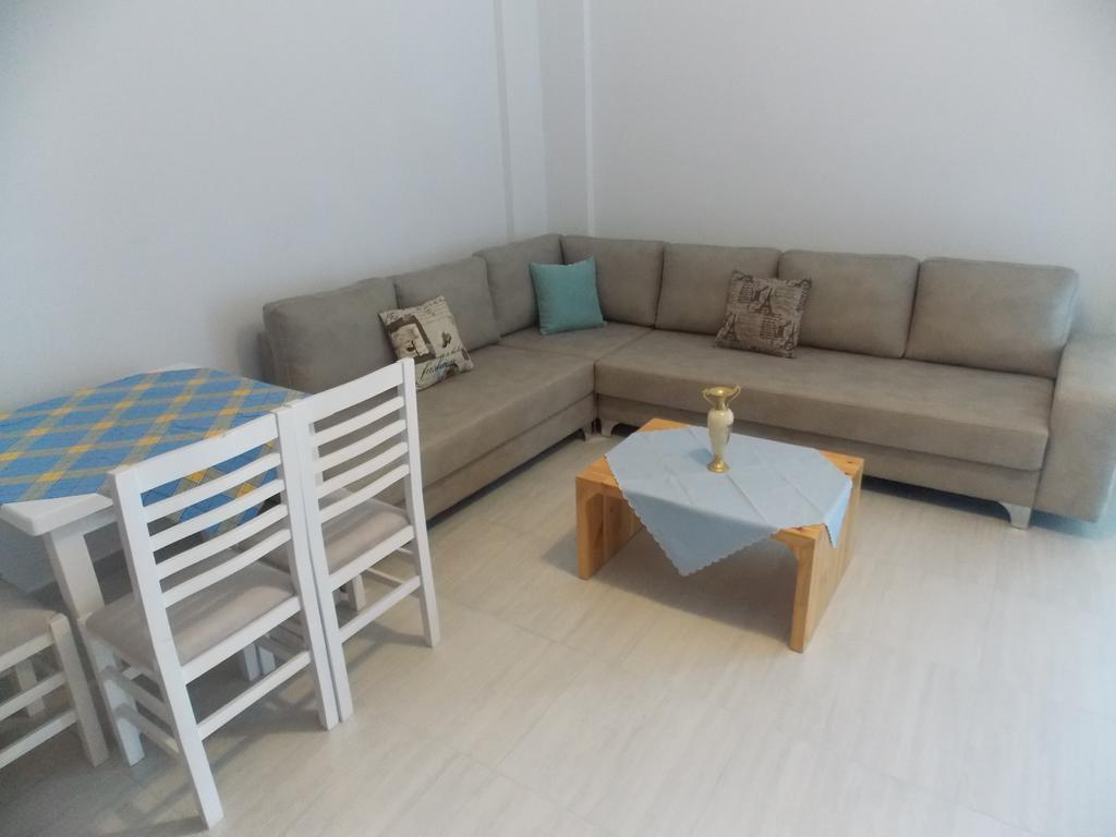 Violet'S Boutique Apartments ساراندا المظهر الخارجي الصورة