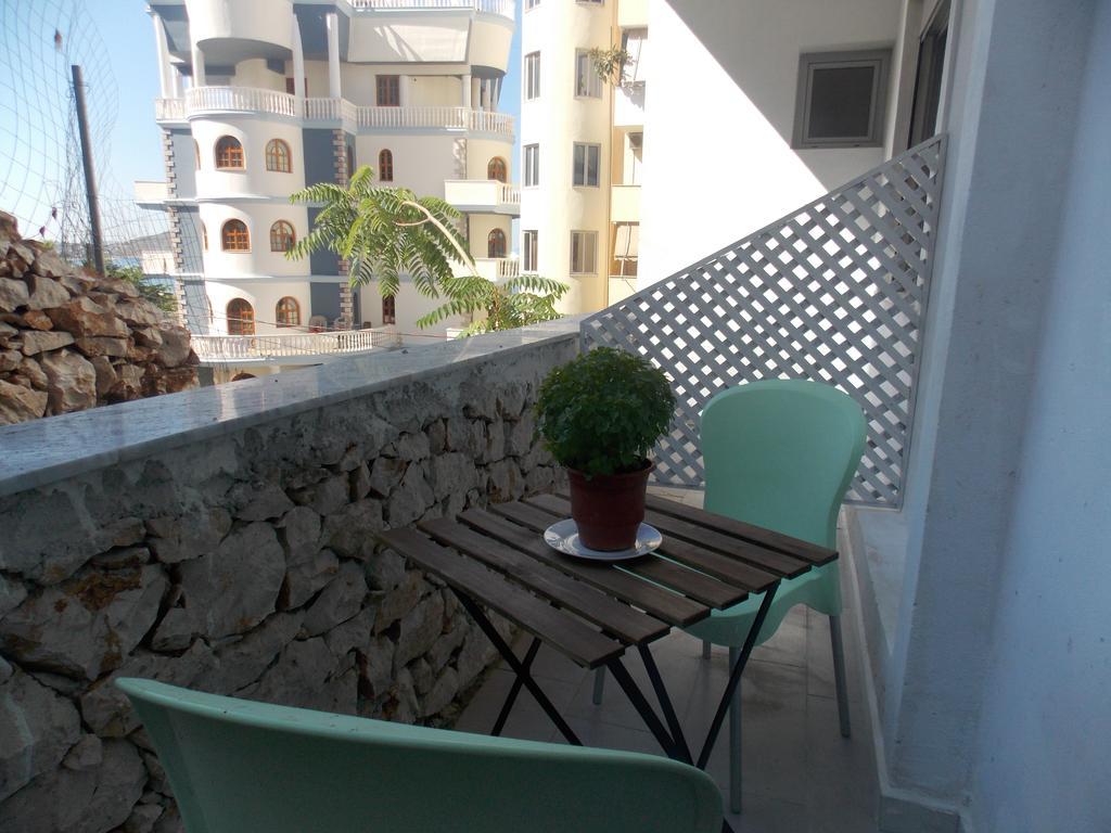 Violet'S Boutique Apartments ساراندا المظهر الخارجي الصورة