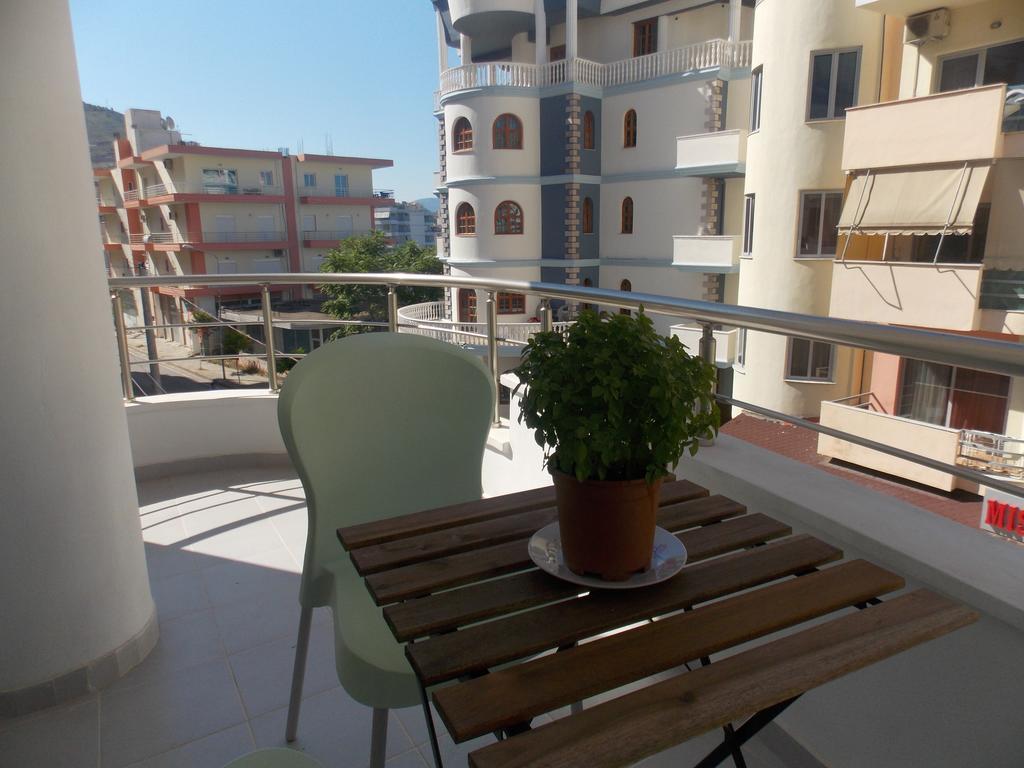 Violet'S Boutique Apartments ساراندا المظهر الخارجي الصورة
