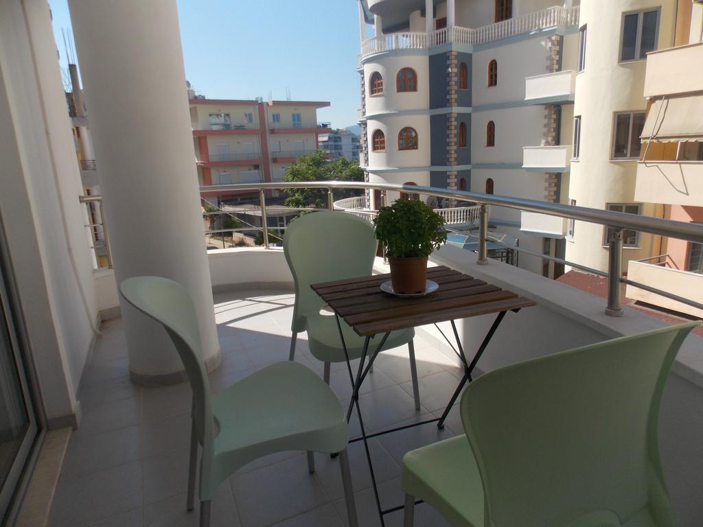 Violet'S Boutique Apartments ساراندا المظهر الخارجي الصورة